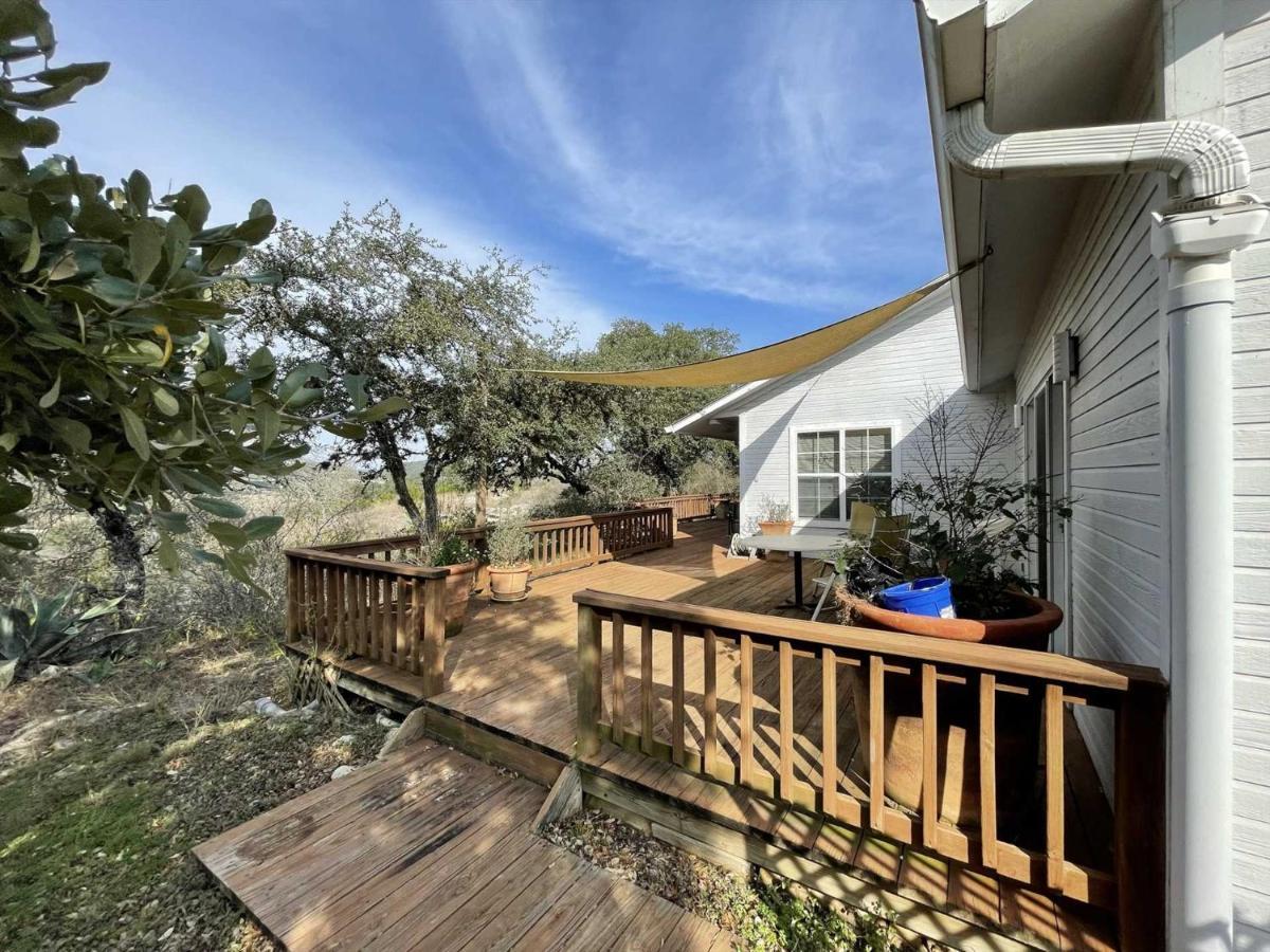 West 1077 Guest Ranch - Retreat Bed & Breakfast Tarpley Exterior photo