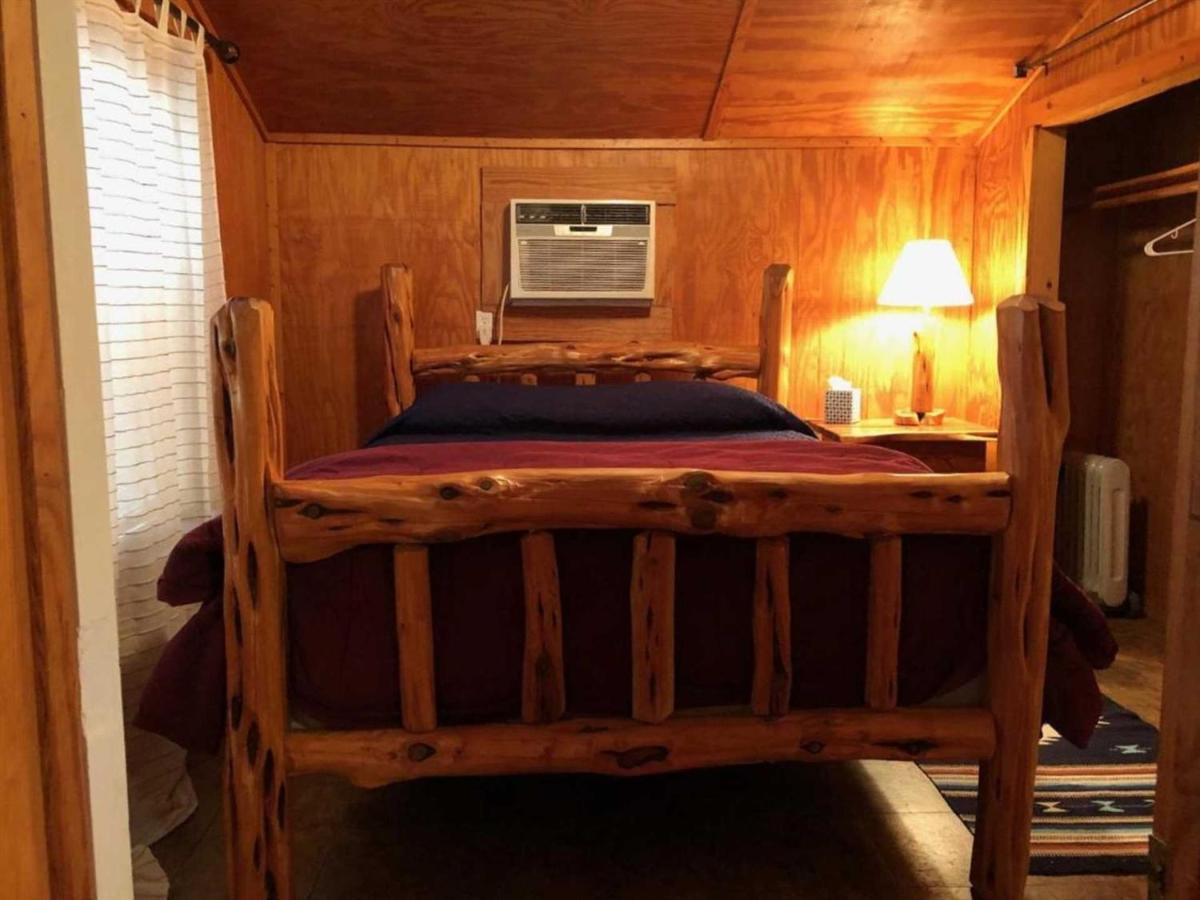 West 1077 Guest Ranch - Retreat Bed & Breakfast Tarpley Exterior photo