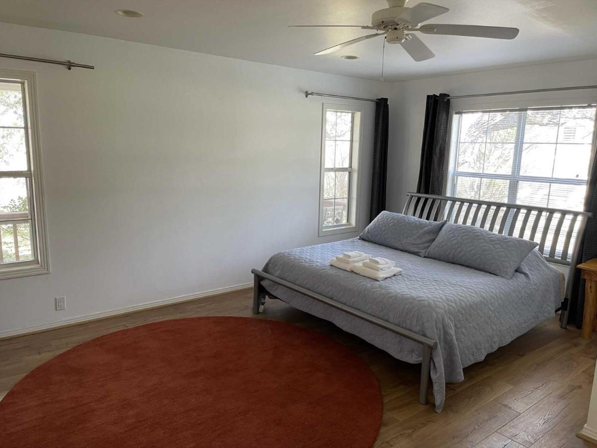 West 1077 Guest Ranch - Retreat Bed & Breakfast Tarpley Exterior photo